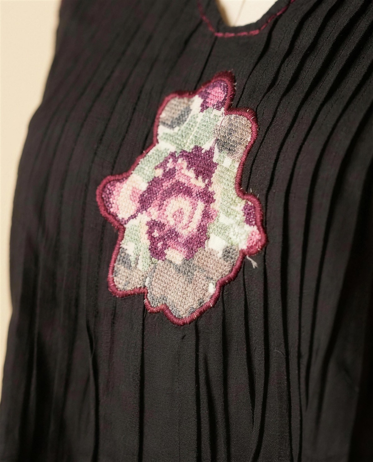 Black and Red Co-Ord Skirt Set, Detail