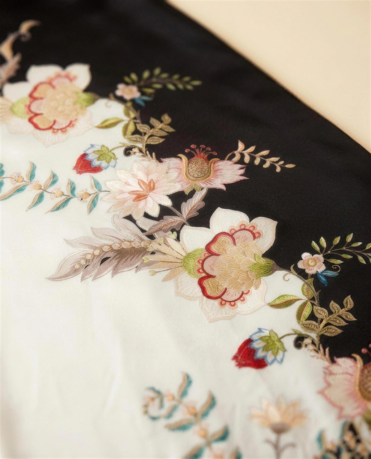 Noir Ivory Floral Gown, Detail
